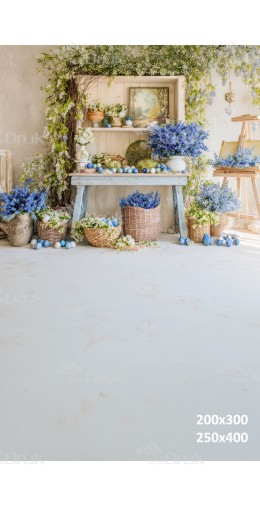 Tło fotograficzne „Pastelowa wiosenna pracownia z błękitnymi kwiatami i pisankami” | E617